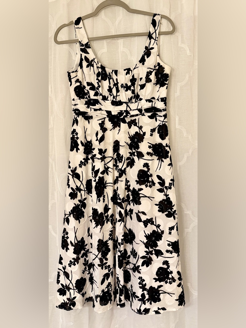 Jones Wear Dress Black White Floral Fit & Flare Scoop Neck Dress Size 8 🖤🤍